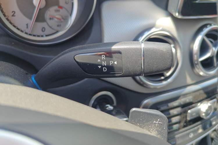 Used Mercedes-Benz GLA 2015 GLA 220 4MATIC Fashion Model Gear Lever
