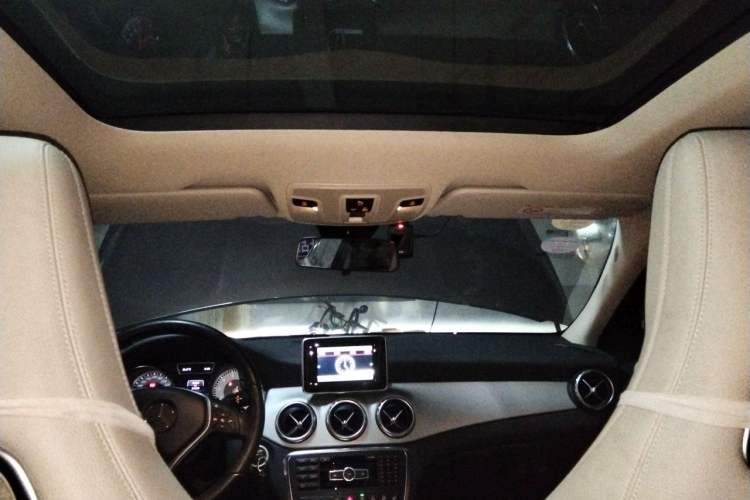 Used Mercedes-Benz GLA 2015 GLA 220 4MATIC Fashion Model Headliner