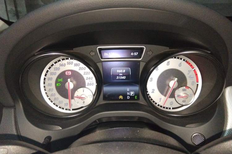 Used Mercedes-Benz GLA 2015 GLA 220 4MATIC Fashion Model Instrument Cluster