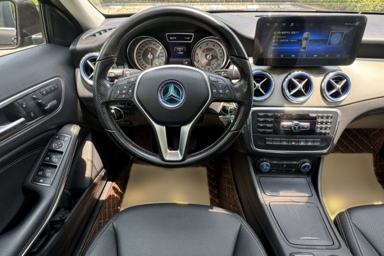 Used Mercedes-Benz GLA 2015 GLA 200 Sport Edition Interior 1