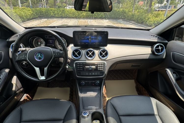 Used Mercedes-Benz GLA 2015 GLA 200 Sport Edition Interior 2