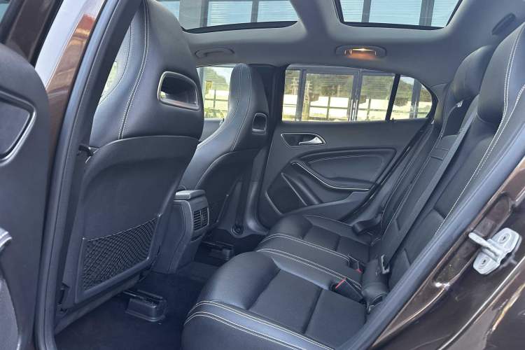 Used Mercedes-Benz GLA 2015 GLA 220 4MATIC Luxury Model Interior 3