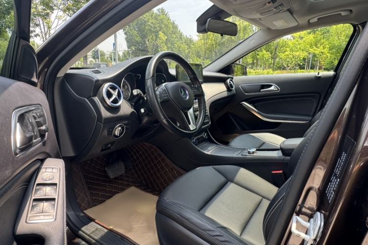 Used Mercedes-Benz GLA 2015 GLA 200 Sport Edition Interior 3
