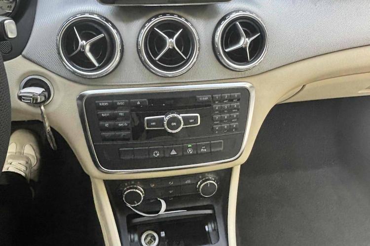 Used Mercedes-Benz GLA 2015 GLA 200 Sport Edition Interior 3