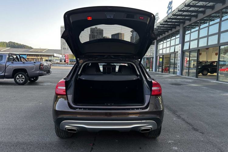 Used Mercedes-Benz GLA 2015 GLA 220 4MATIC Luxury Model Interior 4