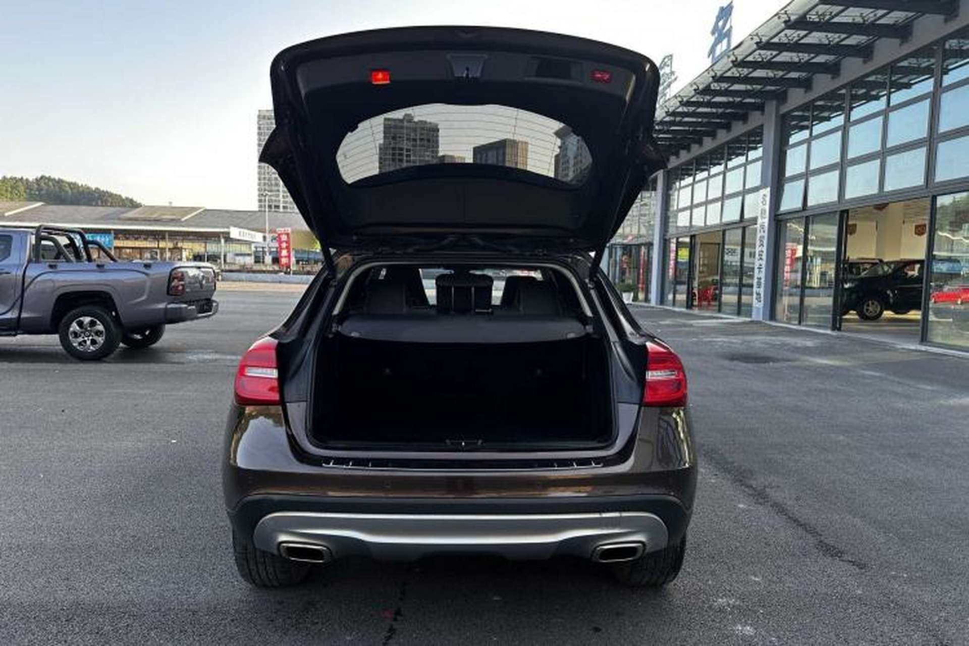 Used Mercedes-Benz GLA 2015 GLA 220 4MATIC Luxury Model Interior 4