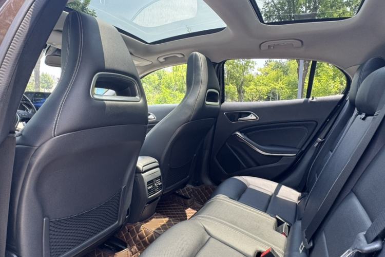 Used Mercedes-Benz GLA 2015 GLA 200 Sport Edition Interior 4