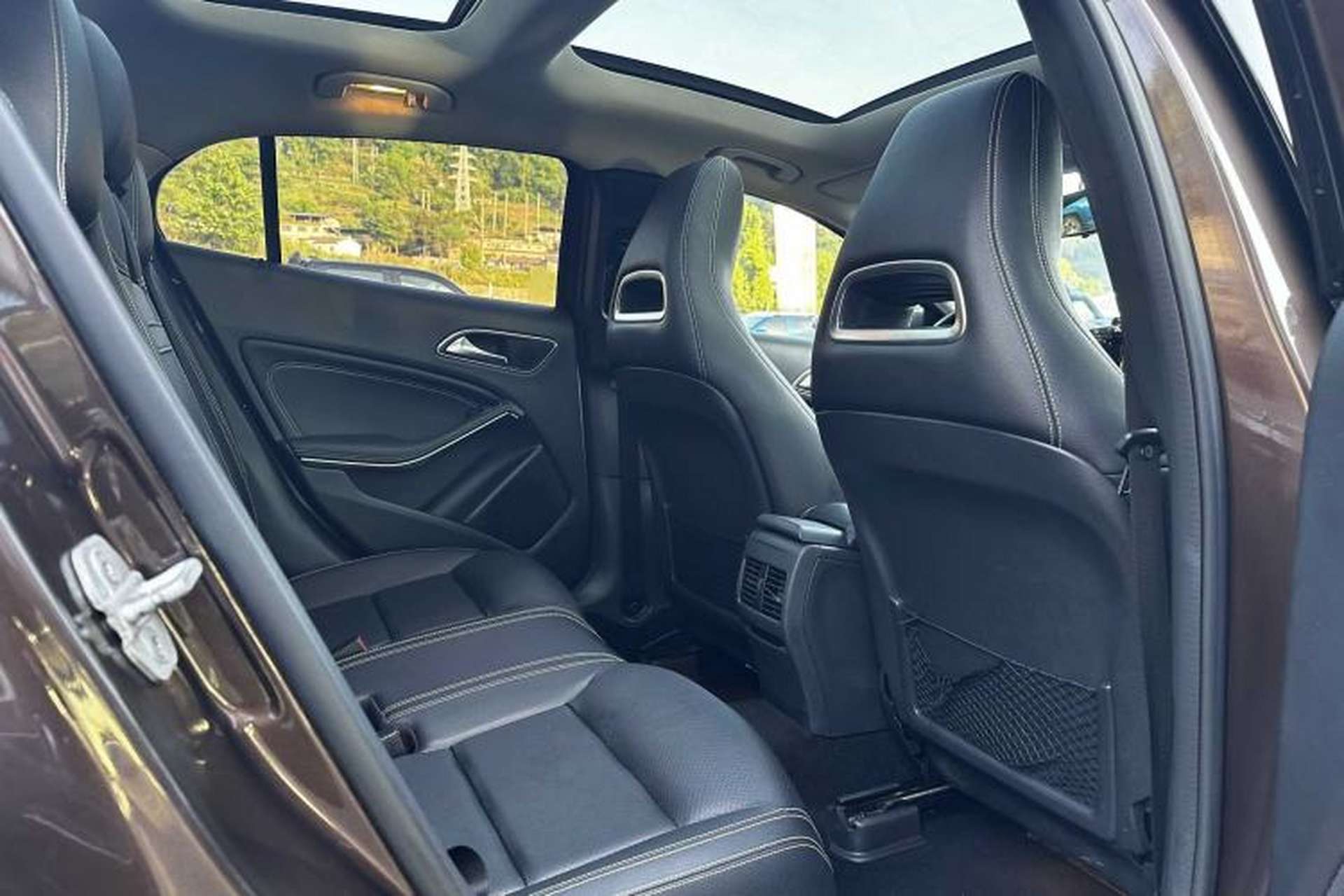 Used Mercedes-Benz GLA 2015 GLA 220 4MATIC Luxury Model Interior 6