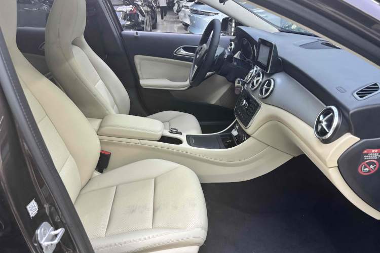 Used Mercedes-Benz GLA 2015 GLA 200 Sport Edition Interior 7