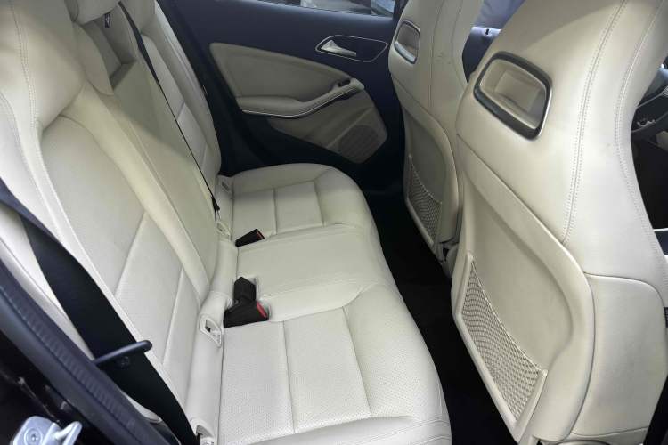 Used Mercedes-Benz GLA 2015 GLA 200 Sport Edition Interior 8