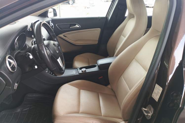 Used Mercedes-Benz GLA 2015 GLA 220 4MATIC Fashion Model Left Front Seat