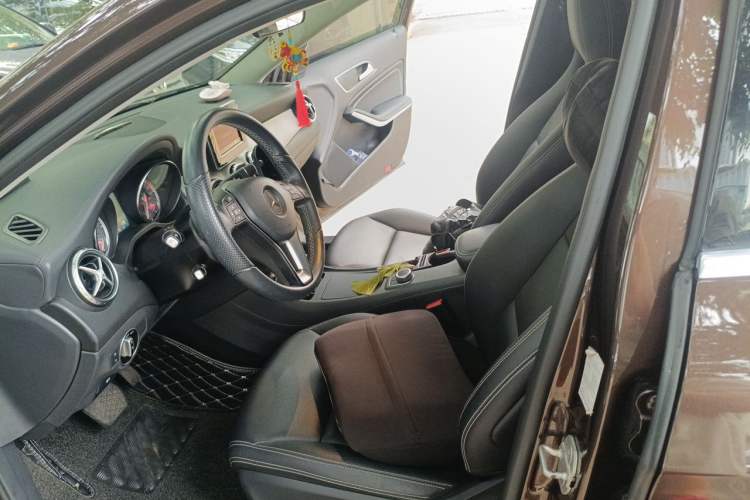 Used Mercedes-Benz GLA 2015 GLA 200 Fashion Model Left Front Seat