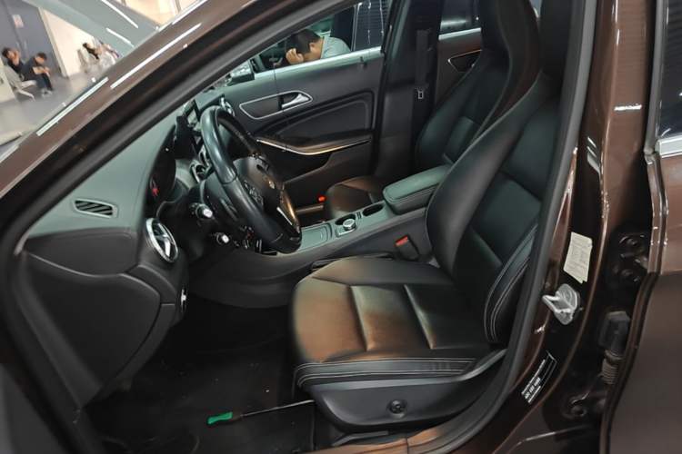 Used Mercedes-Benz GLA 2015 GLA 200 Fashion Model Left Front Seat