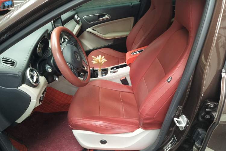 Used Mercedes-Benz GLA 2015 GLA 200 Fashion Model Left Front Seat
