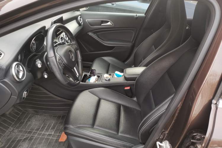 Used Mercedes-Benz GLA 2015 GLA 220 4MATIC Fashion Model Left Front Seat
