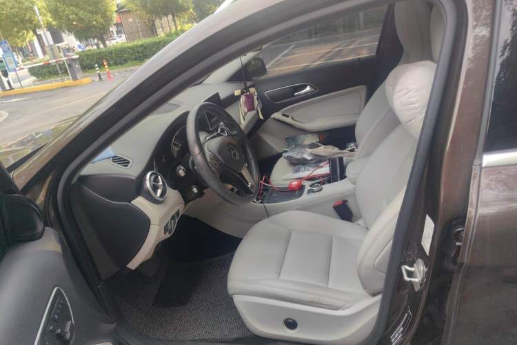Used Mercedes-Benz GLA 2015 GLA 200 Sport Edition Left Front Seat