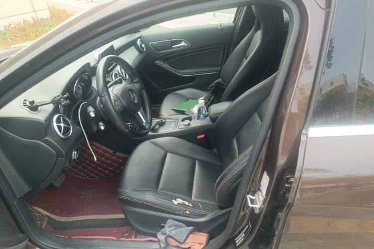 Used Mercedes-Benz GLA 2015 GLA 200 Sport Edition Left Front Seat