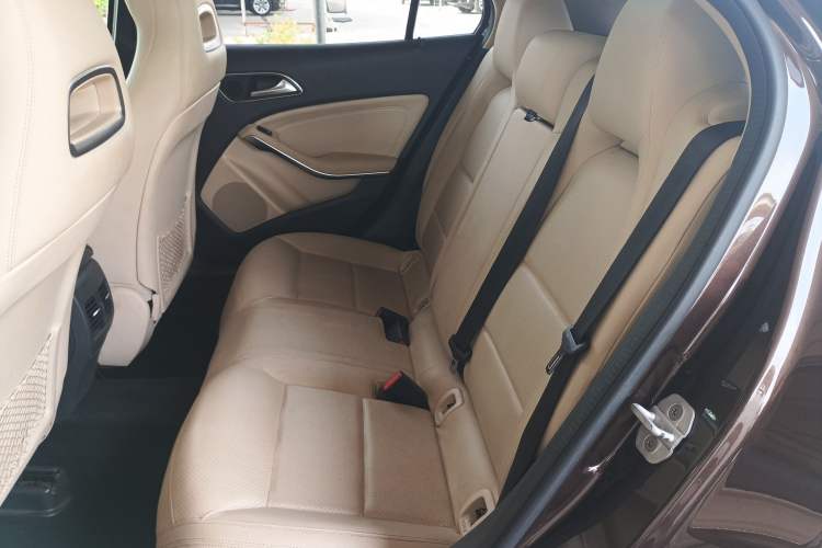 Used Mercedes-Benz GLA 2015 GLA 220 4MATIC Fashion Model Left Rear Seat