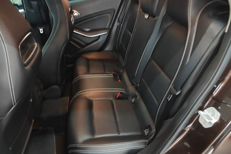 Used Mercedes-Benz GLA 2015 GLA 200 Fashion Model Left Rear Seat