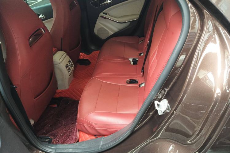 Used Mercedes-Benz GLA 2015 GLA 200 Fashion Model Left Rear Seat