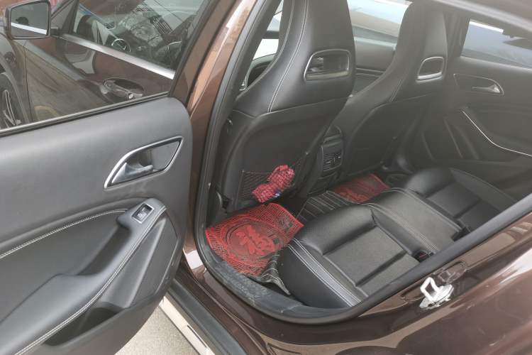 Used Mercedes-Benz GLA 2015 GLA 220 4MATIC Fashion Model Left Rear Seat