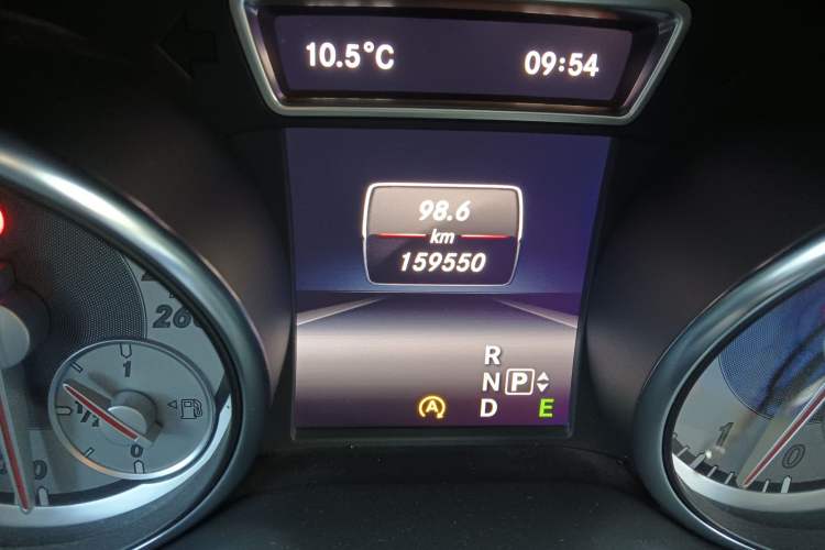 Used Mercedes-Benz GLA 2015 GLA 200 Fashion Model Odometer Close Up