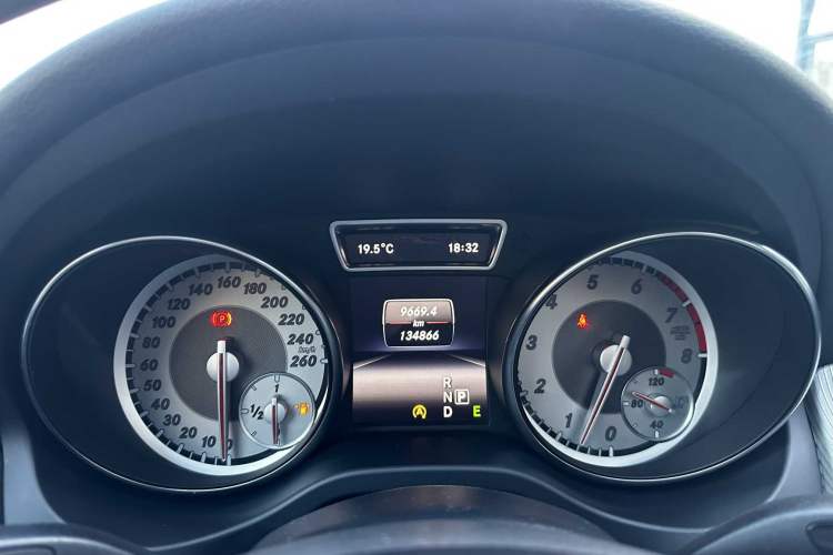Used Mercedes-Benz GLA 2015 GLA 220 4MATIC Luxury Model Odometer Close Up