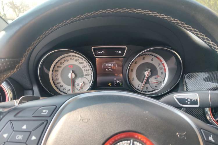 Used Mercedes-Benz GLA 2015 GLA 200 Fashion Model Odometer Close Up