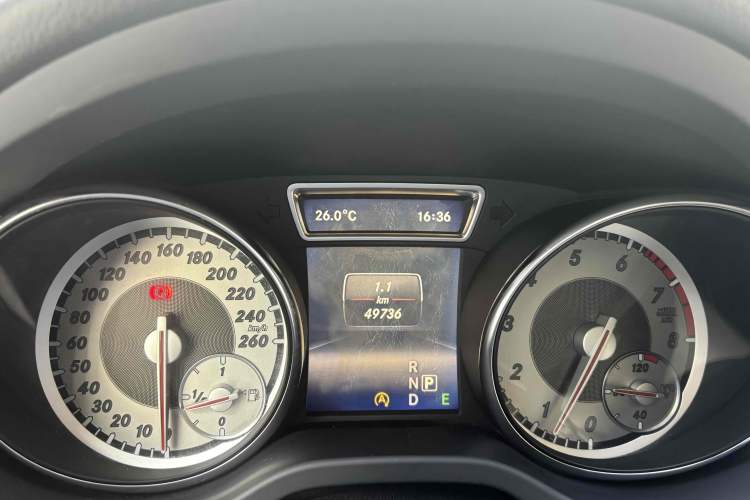 Used Mercedes-Benz GLA 2015 GLA 200 Sport Edition Odometer Close Up