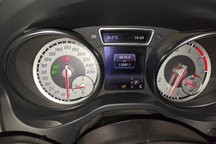 Used Mercedes-Benz GLA 2015 GLA 200 Fashion Model Odometer Close Up