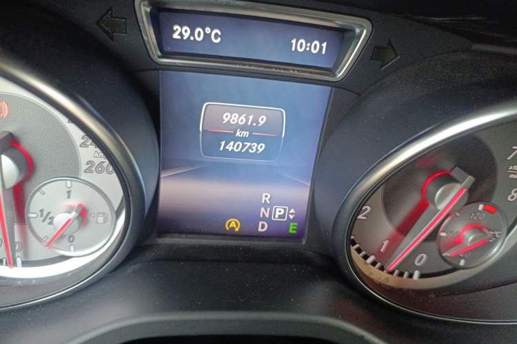 Used Mercedes-Benz GLA 2015 GLA 200 Fashion Model Odometer Close Up