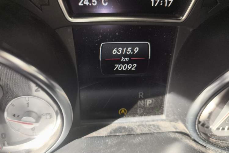Used Mercedes-Benz GLA 2015 GLA 200 Fashion Model Odometer Close Up