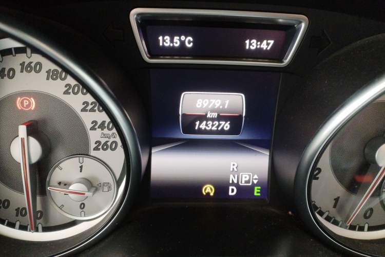 Used Mercedes-Benz GLA 2015 GLA 200 Sport Edition Odometer Close Up