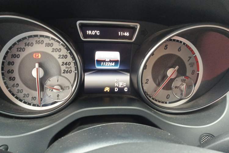 Used Mercedes-Benz GLA 2015 GLA 200 Fashion Model Odometer Close Up