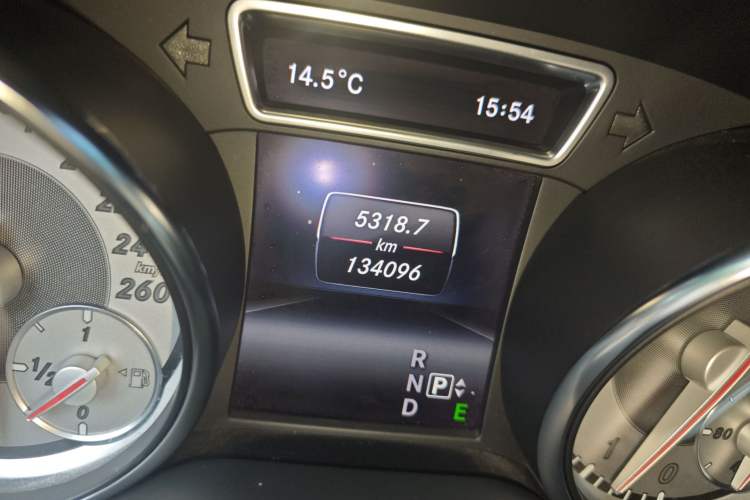Used Mercedes-Benz GLA 2015 GLA 200 Sport Edition Odometer Close Up