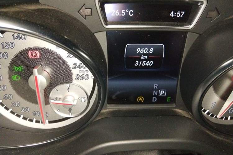 Used Mercedes-Benz GLA 2015 GLA 220 4MATIC Fashion Model Odometer Close Up