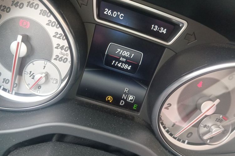 Used Mercedes-Benz GLA 2015 GLA 200 Sport Edition Odometer Close Up