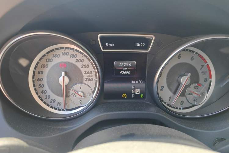 Used Mercedes-Benz GLA 2015 GLA 220 4MATIC Fashion Model Odometer Close Up