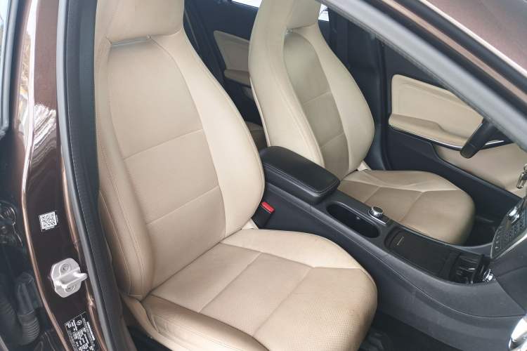 Used Mercedes-Benz GLA 2015 GLA 220 4MATIC Fashion Model Right Front Seat