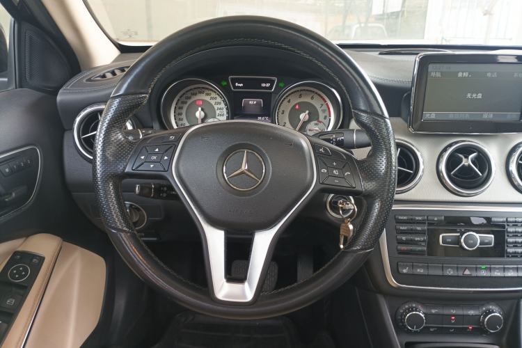 Used Mercedes-Benz GLA 2015 GLA 220 4MATIC Fashion Model Steering Wheel