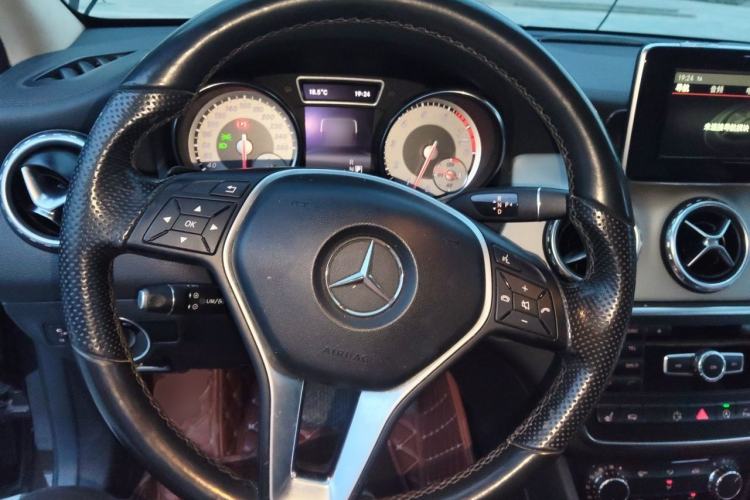 Used Mercedes-Benz GLA 2015 GLA 220 4MATIC Fashion Model Steering Wheel
