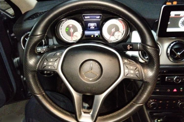 Used Mercedes-Benz GLA 2015 GLA 220 4MATIC Fashion Model Steering Wheel