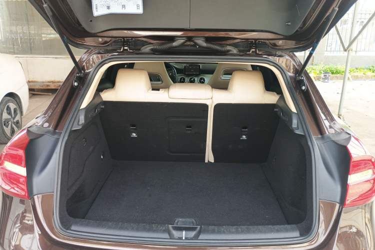 Used Mercedes-Benz GLA 2015 GLA 220 4MATIC Fashion Model Trunk
