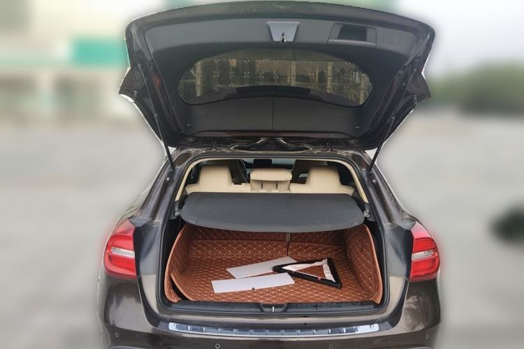 Used Mercedes-Benz GLA 2015 GLA 220 4MATIC Fashion Model Trunk