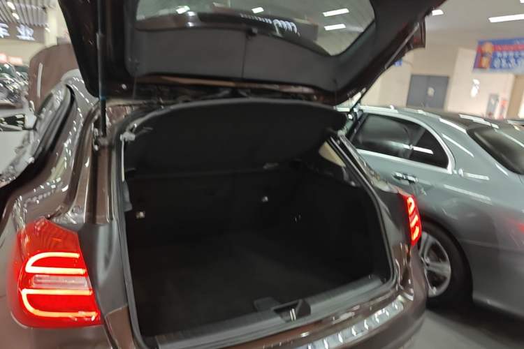 Used Mercedes-Benz GLA 2015 GLA 200 Fashion Model Trunk
