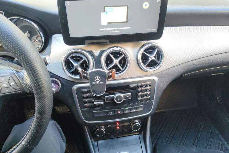 Used Mercedes-Benz GLA 2015 GLA 200 Audio And AC Panel