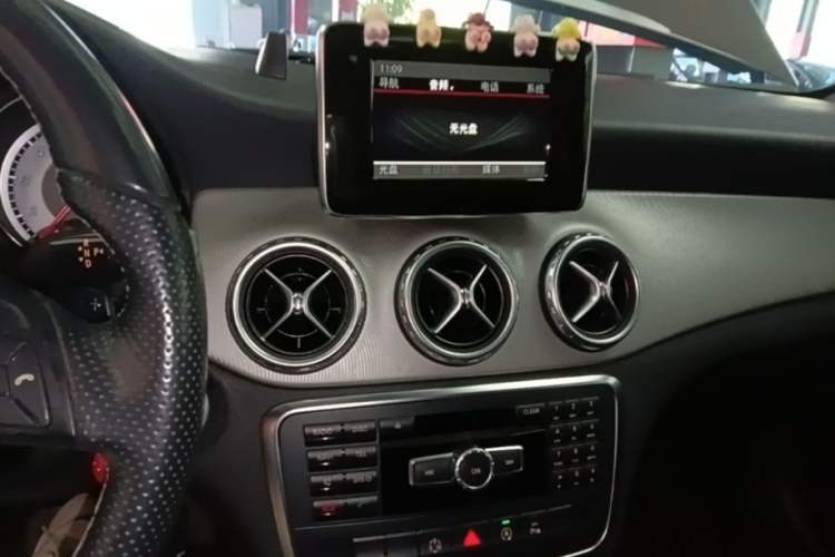 Used Mercedes-Benz GLA 2015 GLA 200 Sport Edition Audio And AC Panel