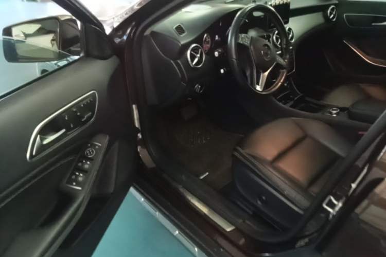 Used Mercedes-Benz GLA 2015 GLA 200 Sport Edition Driver Seat