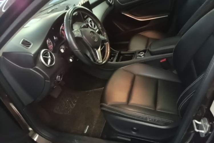Used Mercedes-Benz GLA 2015 GLA 200 Sport Edition Left Front Seat