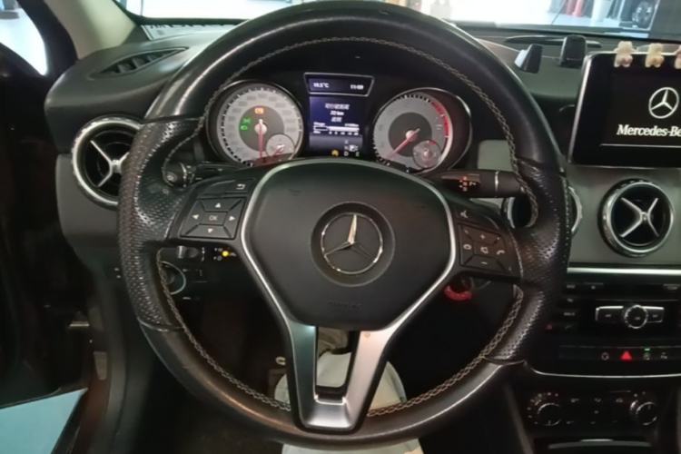 Used Mercedes-Benz GLA 2015 GLA 200 Sport Edition Steering Wheel